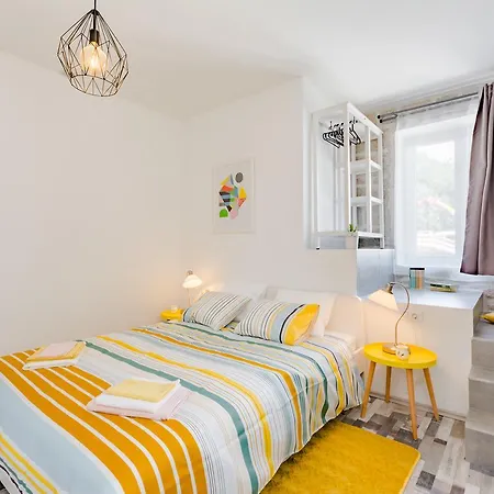 Mia Apartment Split